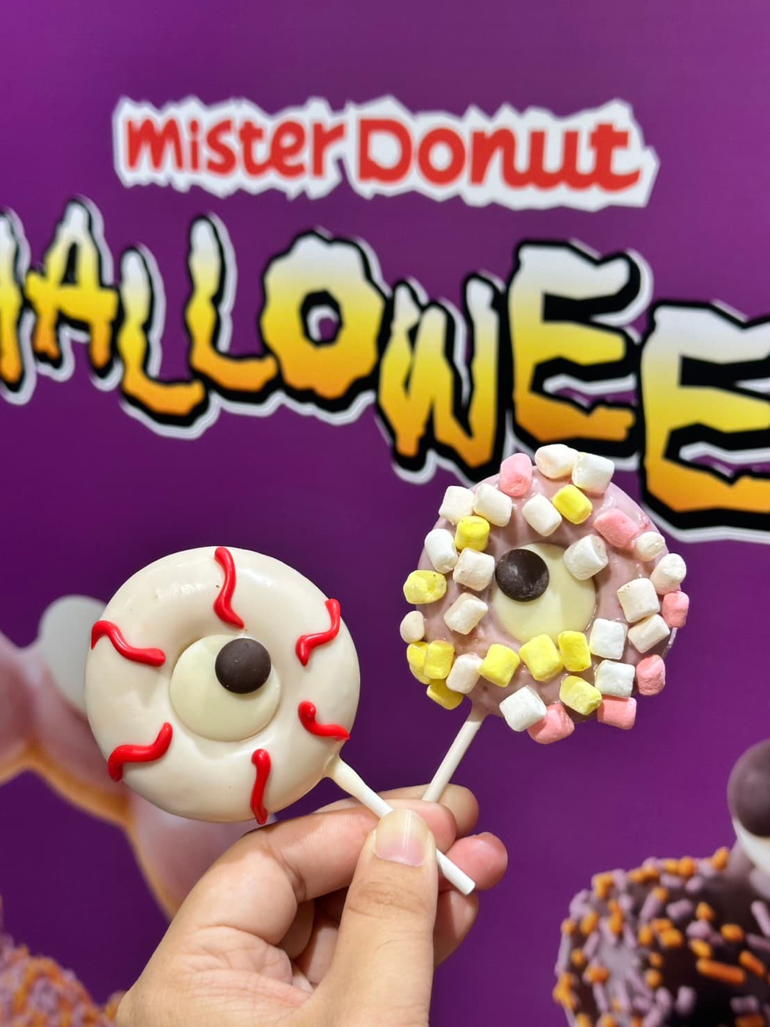 萬聖吃雷神甜甜圈!「Mister Donutx雷神巧克力」聯名登場,買6送2、飲品半價 萬聖吃雷神甜甜圈!「Mister Donutx雷神巧克力」聯名登場,買6送2、飲品半價