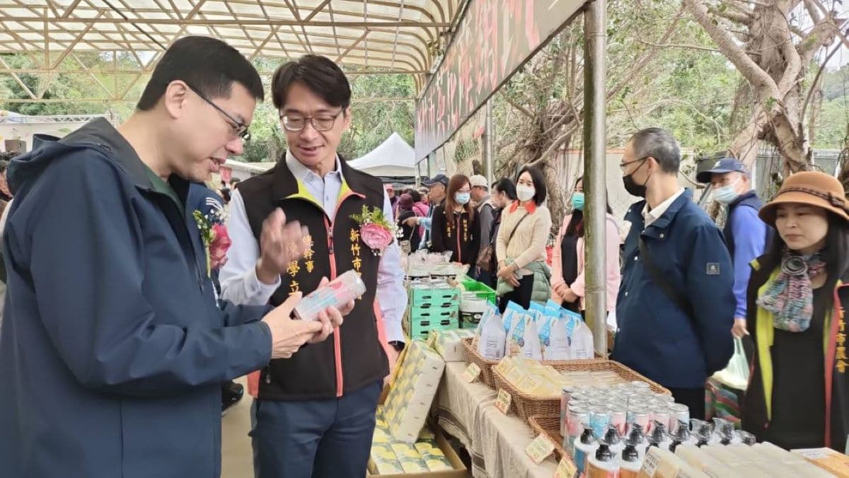2025新竹茶花節浪漫開跑!邱臣遠代理市長:打造冬季最美花卉盛會 2025新竹茶花節浪漫開跑!邱臣遠代理市長:打造冬季最美花卉盛會