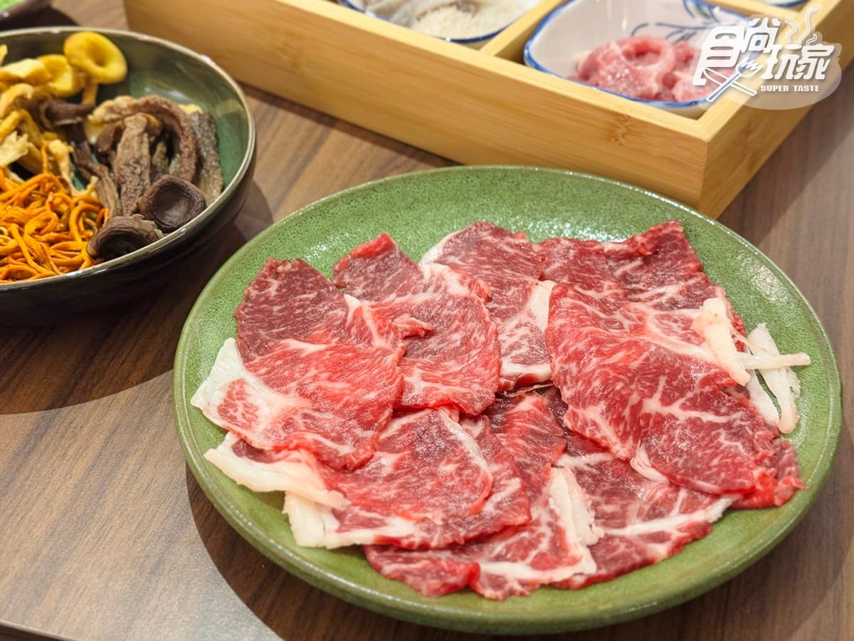 「馮校長老火鍋」首度插旗台北!推薦必點+優惠搶先看,AI教父黃仁勳也愛 「馮校長老火鍋」首度插旗台北!推薦必點+優惠搶先看,AI教父黃仁勳也愛