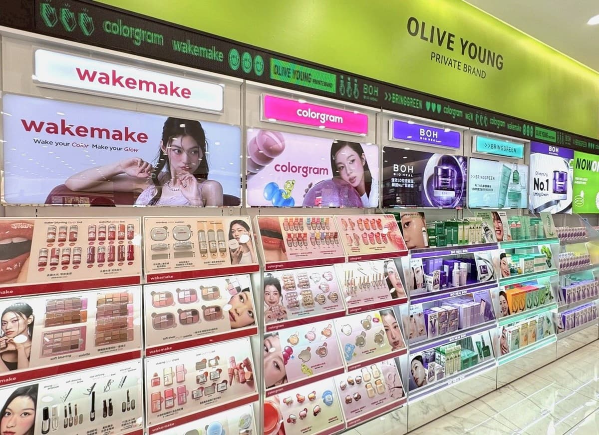 全台首間「OLIVE YOUNG」在這!5大亮點+推薦必買,加碼超Q迪士尼盒玩 全台首間「OLIVE YOUNG」在這!5大亮點+推薦必買,加碼超Q迪士尼盒玩