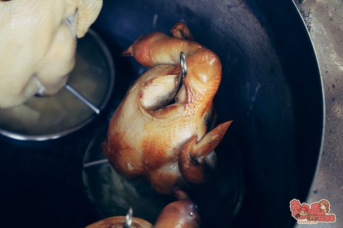 巨型茶壺雞太吸睛!白河關子嶺8間甕仔雞:地瓜、雞油飯吃到飽,還可泡泥漿湯屋 巨型茶壺雞太吸睛!白河關子嶺8間甕仔雞:地瓜、雞油飯吃到飽,還可泡泥漿湯屋