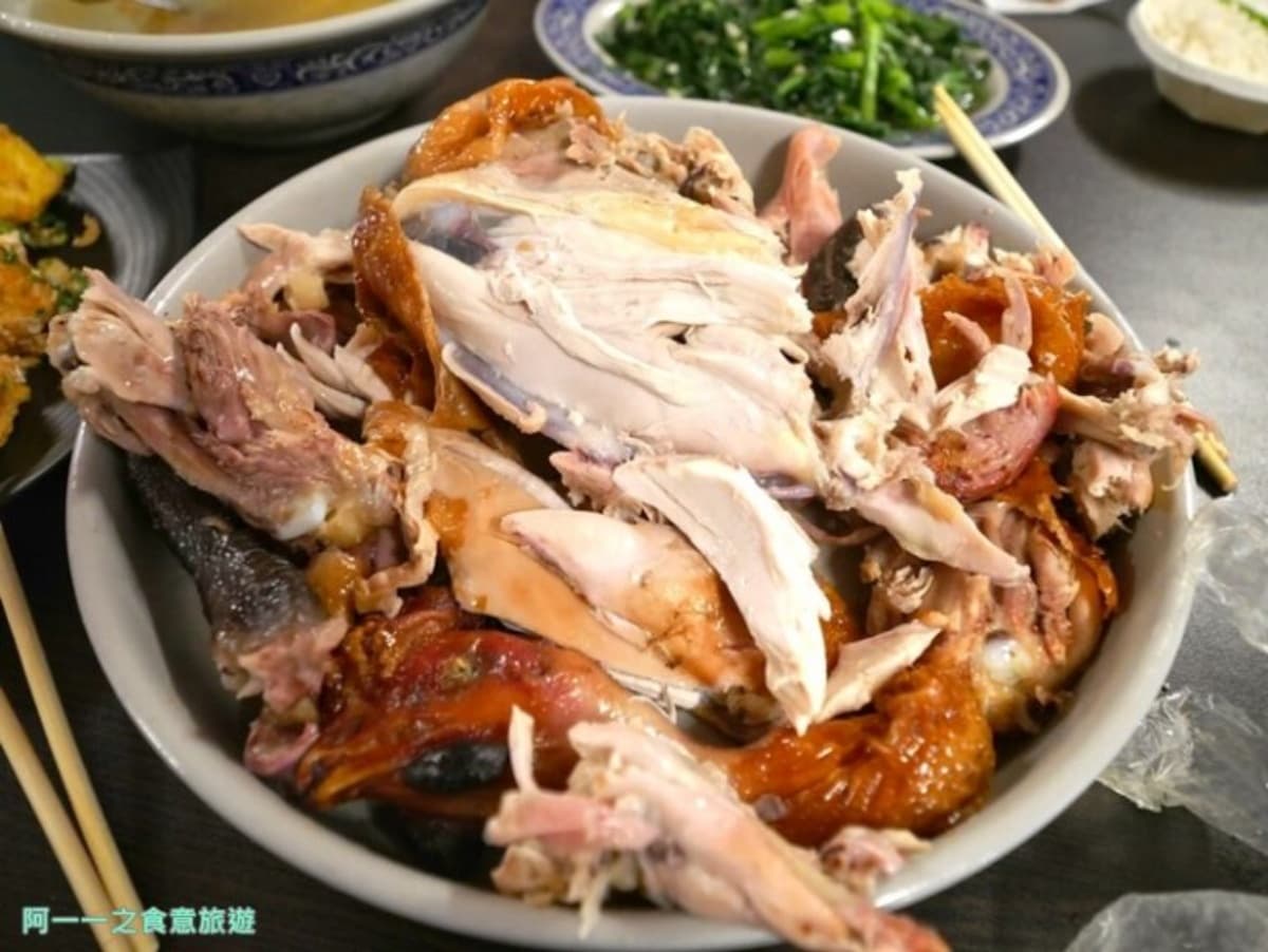 巨型茶壺雞太吸睛!白河關子嶺8間甕仔雞:地瓜、雞油飯吃到飽,還可泡泥漿湯屋 巨型茶壺雞太吸睛!白河關子嶺8間甕仔雞:地瓜、雞油飯吃到飽,還可泡泥漿湯屋