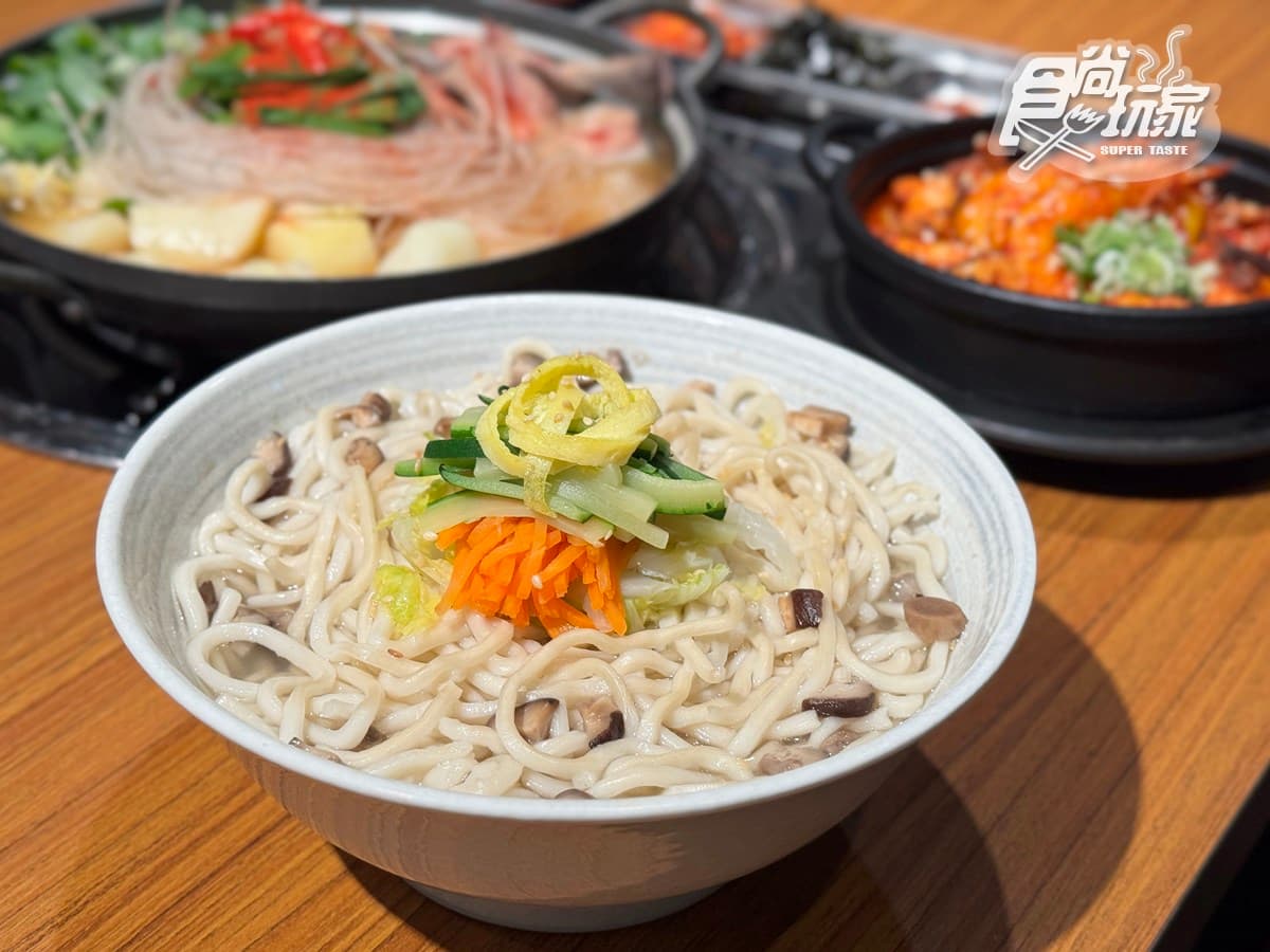 450元韓式小菜吃到飽!高CP值「韓式料理」必嗑燉牛骨,免費DIY鑰匙圈 450元韓式小菜吃到飽!高CP值「韓式料理」必嗑燉牛骨,免費DIY鑰匙圈