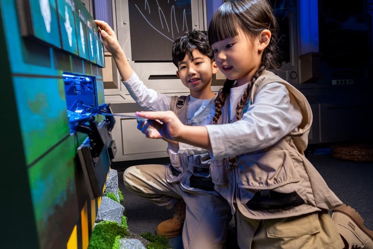 高雄人獨享8折優惠!親子最愛「5D飛行劇院」上新片,雙腳騰空飛入妖怪森林 高雄人獨享8折優惠!親子最愛「5D飛行劇院」上新片,雙腳騰空飛入妖怪森林