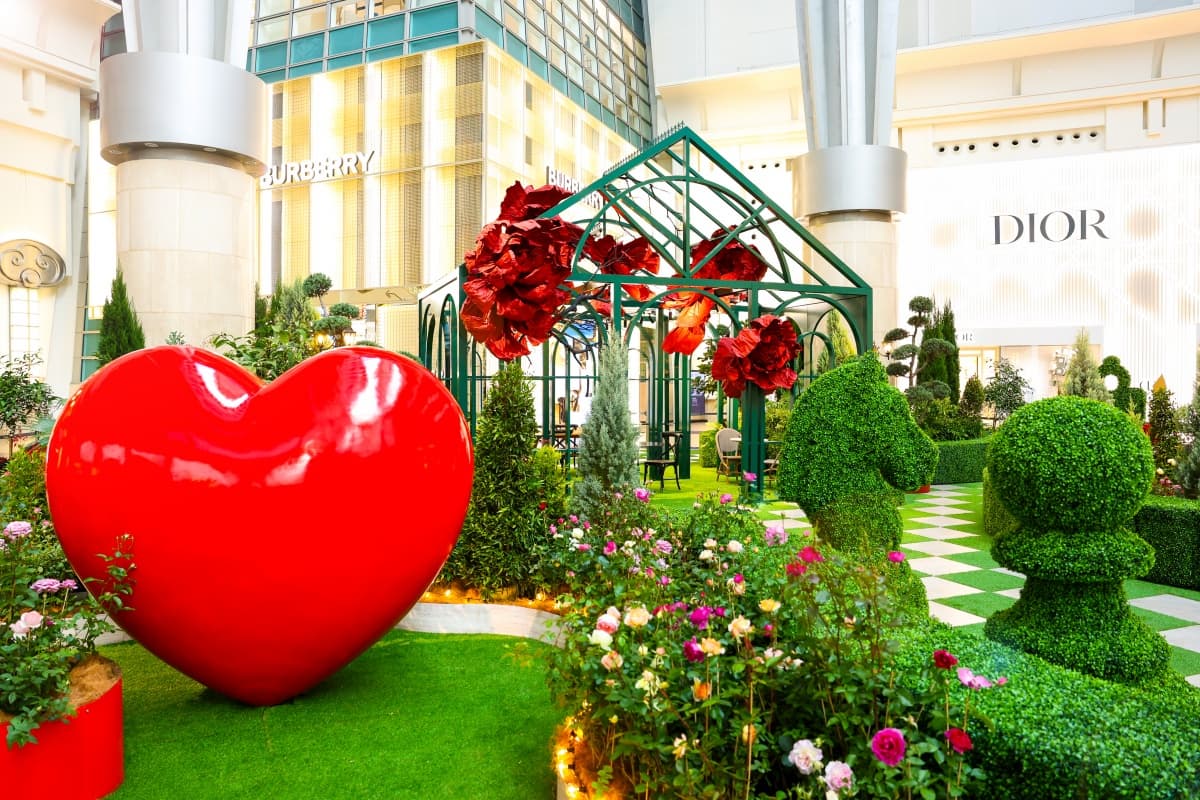 夢幻「皇后花園」超好拍!10種玫瑰打造童話世界,還有「搖搖馬樂園」也要玩 夢幻「皇后花園」超好拍!10種玫瑰打造童話世界,還有「搖搖馬樂園」也要玩