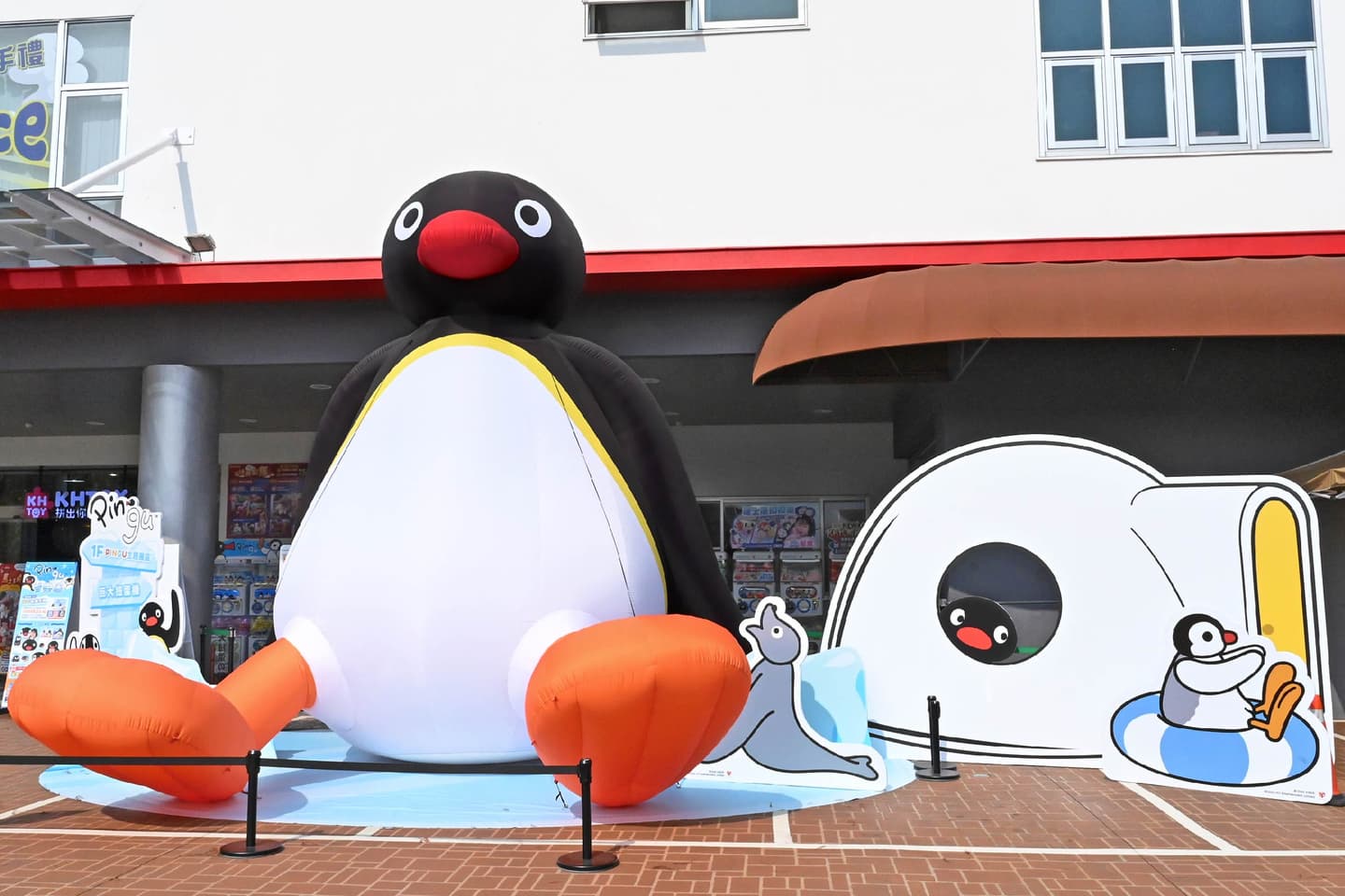 巨大Pingu現身嘉義!「三麗鷗巨大扭蛋機」抽22吋獨角獸變裝玩偶,50元滾雪球機 巨大Pingu現身嘉義!「三麗鷗巨大扭蛋機」抽22吋獨角獸變裝玩偶,50元滾雪球機