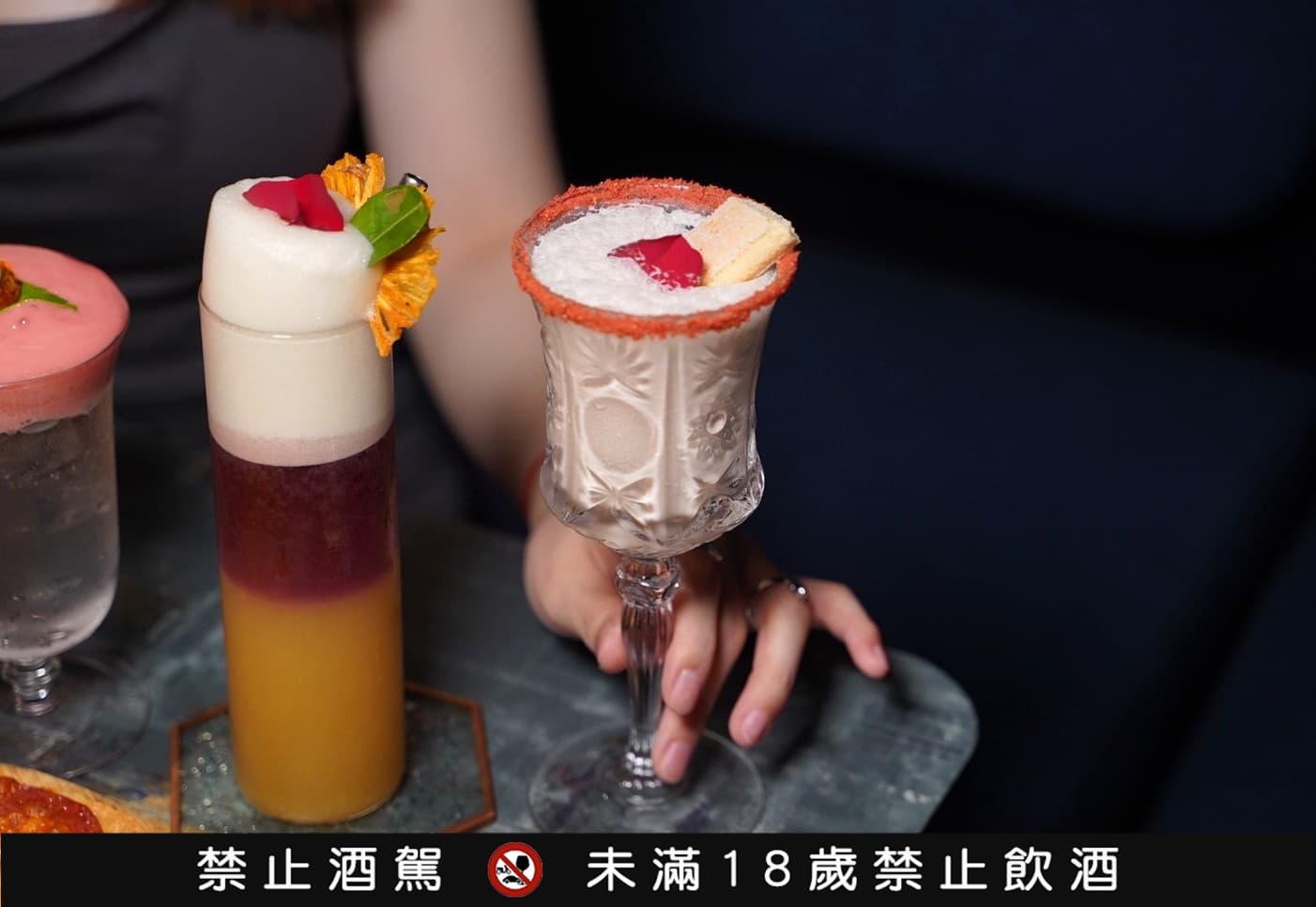 滿500送450!台北最狂酒吧300款琴酒任選,神人級必挑戰「巨大版長島冰茶」 滿500送450!台北最狂酒吧300款琴酒任選,神人級必挑戰「巨大版長島冰茶」