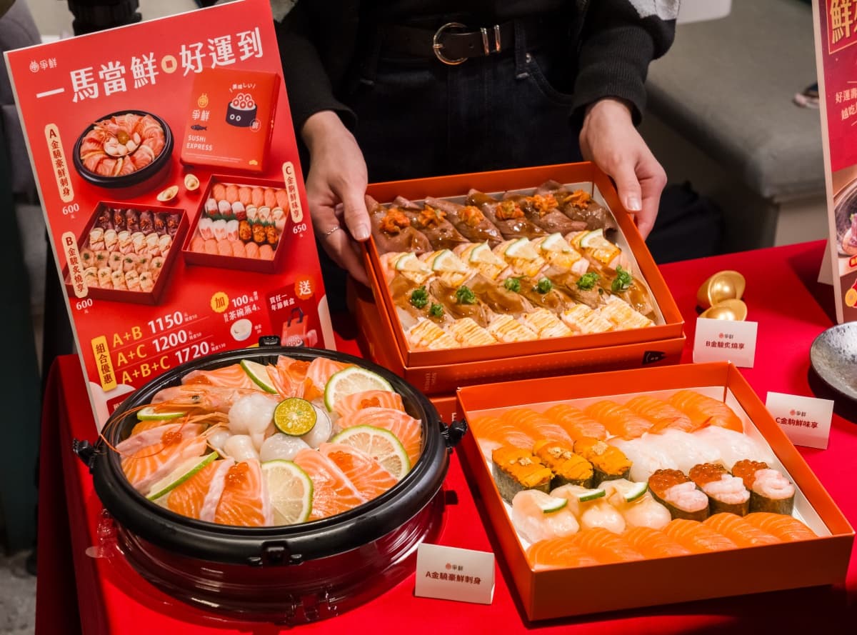 壽司郎「名店抹茶甜點」回歸!春節外帶壽司4款,豪華松葉蟹、紅雪蟹一次吃 壽司郎「名店抹茶甜點」回歸!春節外帶壽司4款,豪華松葉蟹、紅雪蟹一次吃