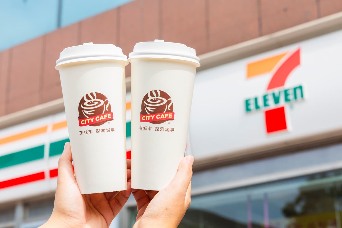 7-11咖啡、珍奶買8送8!超商春節優惠:喝10元拿鐵、全家零食第2件0元 7-11咖啡、珍奶買8送8!超商春節優惠:喝10元拿鐵、全家零食第2件0元