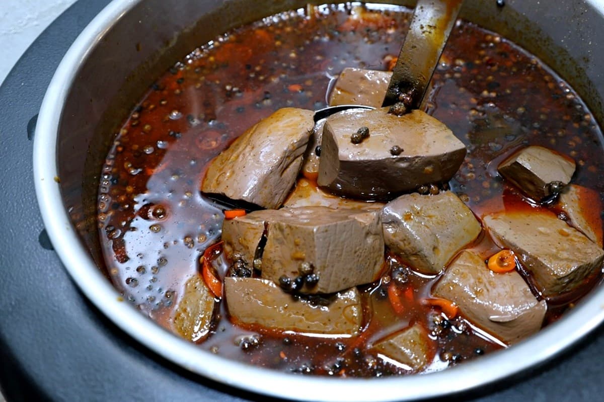 全台首間「草莓糖葫蘆」吃到飽!299元起火鍋+60款自助吧暢吃,熟食任夾 全台首間「草莓糖葫蘆」吃到飽!299元起火鍋+60款自助吧暢吃,熟食任夾