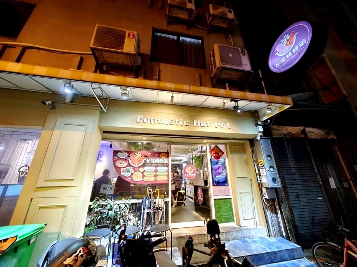 全台首間「草莓糖葫蘆」吃到飽!299元起火鍋+60款自助吧暢吃,熟食任夾 全台首間「草莓糖葫蘆」吃到飽!299元起火鍋+60款自助吧暢吃,熟食任夾