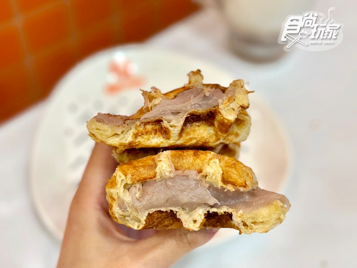 芋頭控快衝!Q Burger超狂「芋頭季」7款開箱,爆漿乳酪烤餅、可朗芙 芋頭控快衝!Q Burger超狂「芋頭季」7款開箱,爆漿乳酪烤餅、可朗芙