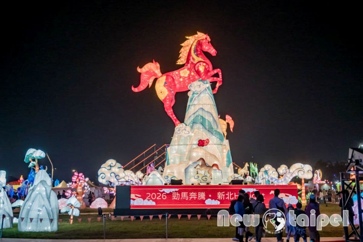 2026新北燈會攻略!必拍韓國「線條小狗」展區,免費領超萌平安符、馬年提燈 2026新北燈會攻略!必拍韓國「線條小狗」展區,免費領超萌平安符、馬年提燈