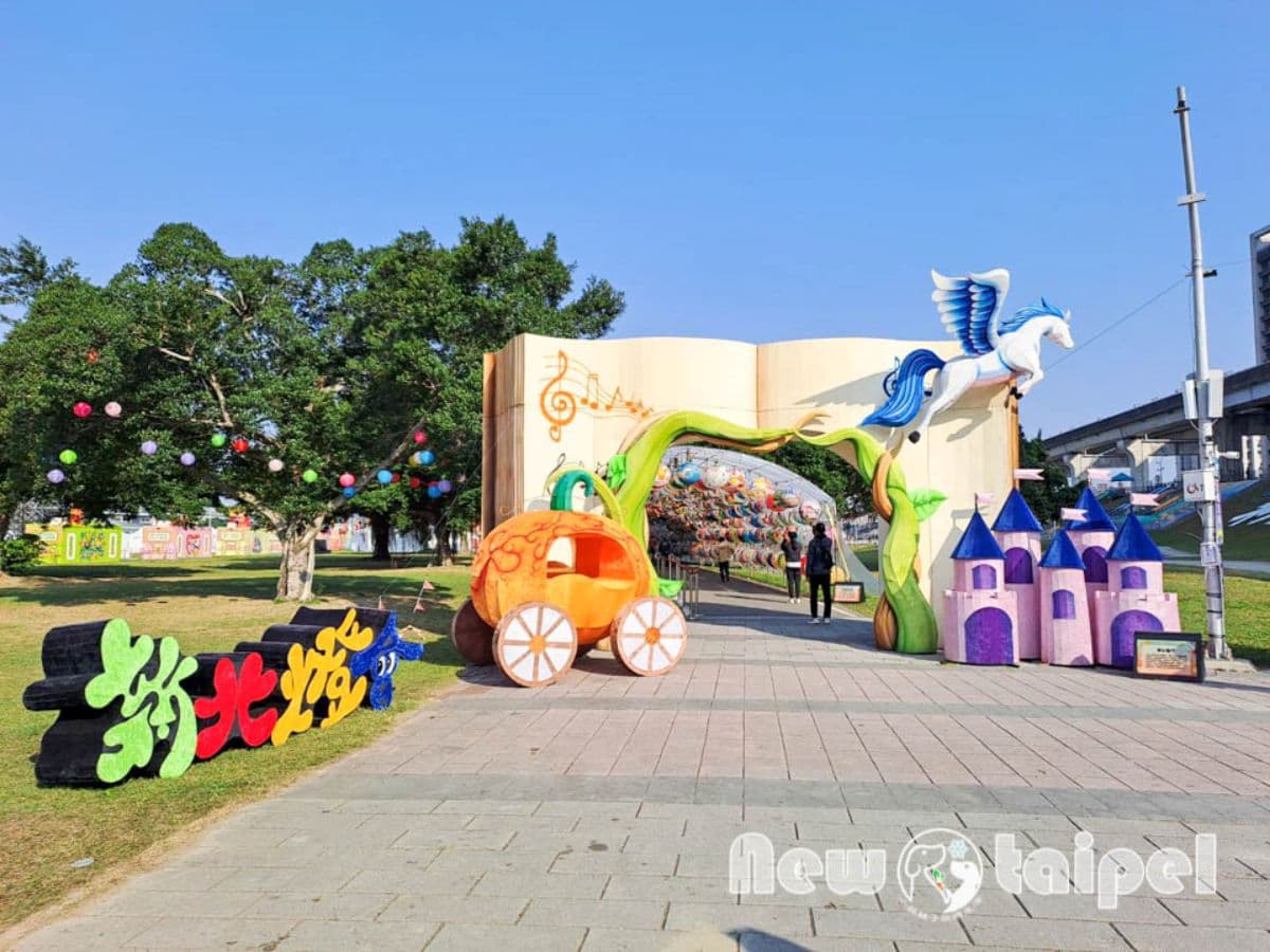 2026新北燈會攻略!必拍韓國「線條小狗」展區,免費領超萌平安符、馬年提燈 2026新北燈會攻略!必拍韓國「線條小狗」展區,免費領超萌平安符、馬年提燈