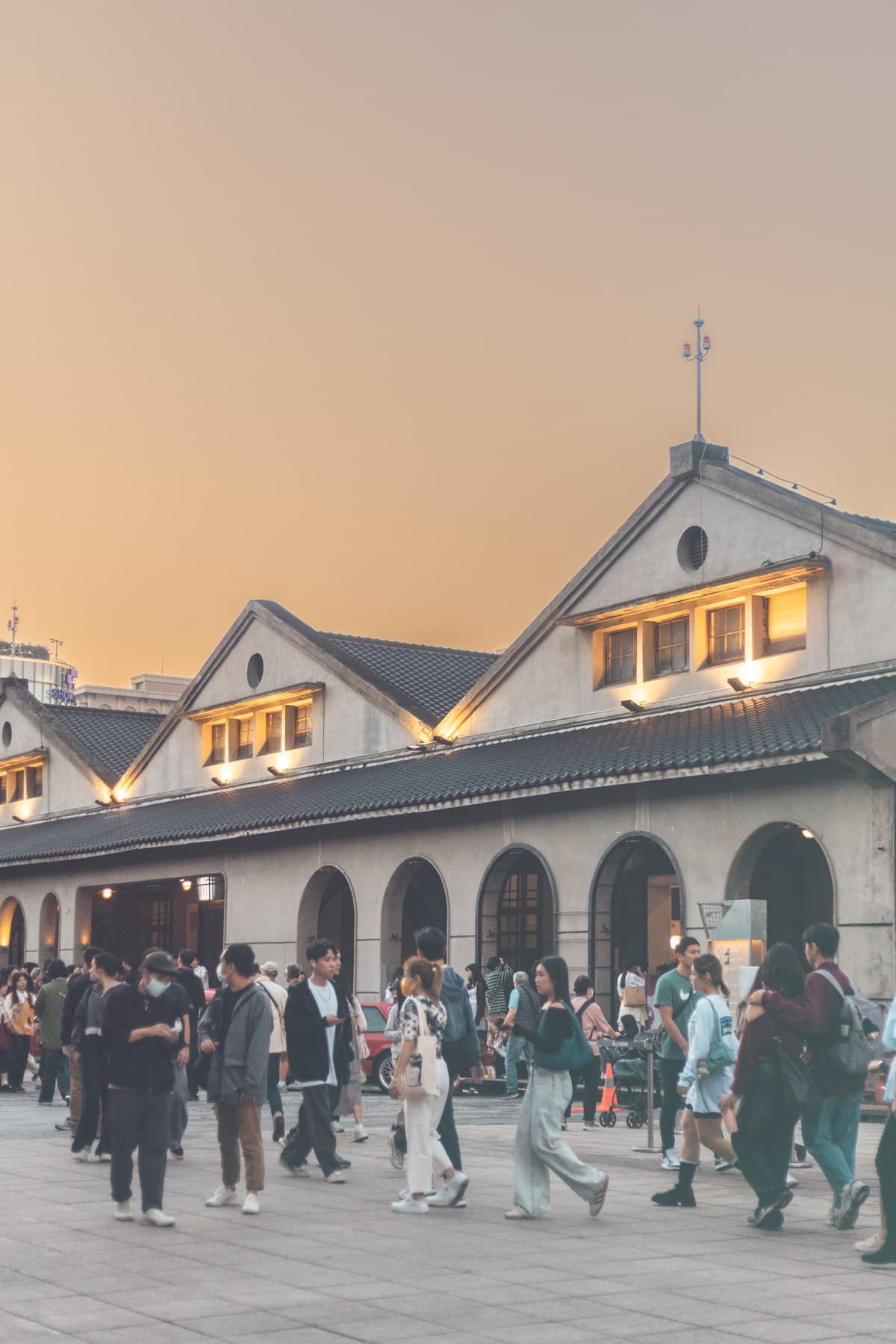 600坪最大古物市集免費逛!「台北蚤之市」200攤跨國古董、美食,連3天快衝 600坪最大古物市集免費逛!「台北蚤之市」200攤跨國古董、美食,連3天快衝