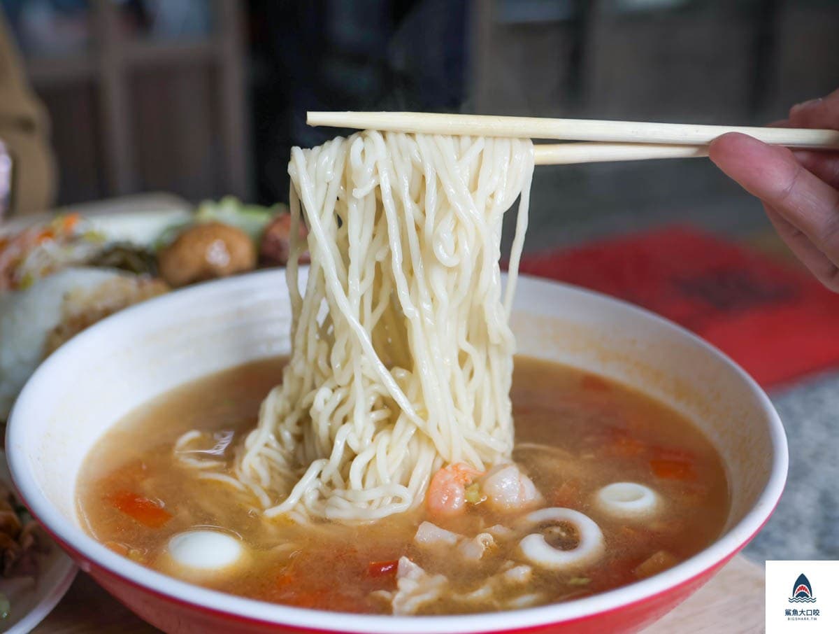 台中人也在排!北屯小吃+伴手禮11家:手切火雞肉飯、超欠吃臭豆腐、蛋糕界金莎 台中人也在排!北屯小吃+伴手禮11家:手切火雞肉飯、超欠吃臭豆腐、蛋糕界金莎