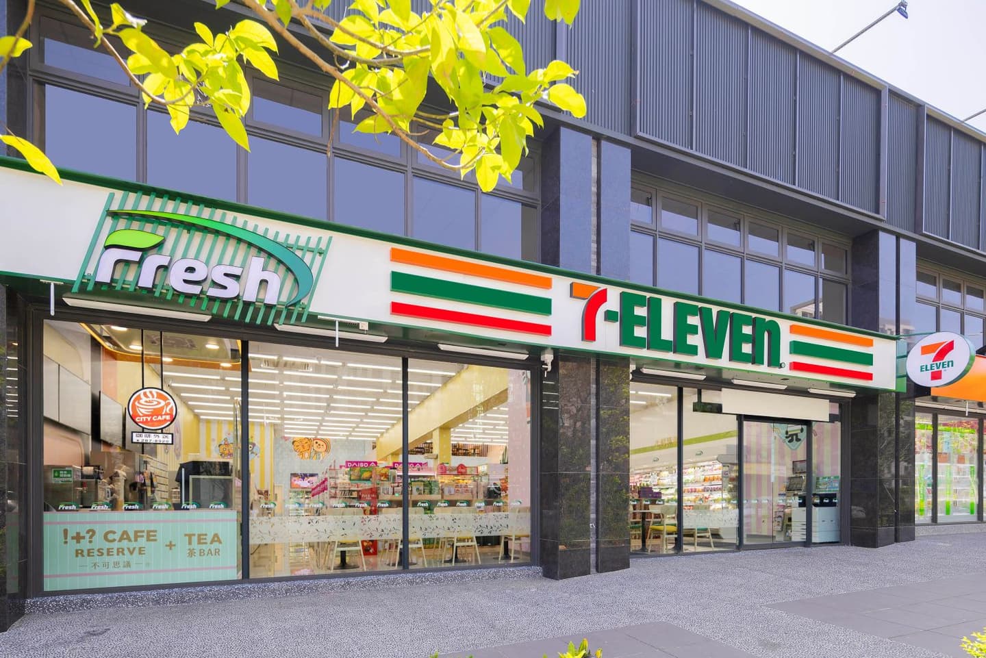 小七又發威!7-11全台首間「DAISO大創專區」,千款商品49元起、24小時開逛 小七又發威!7-11全台首間「DAISO大創專區」,千款商品49元起、24小時開逛