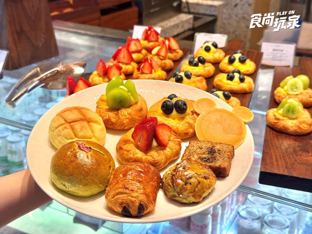 豪華早餐吃到飽!高雄日航酒店開箱:入住家庭房、美拍空中泳池、享受三溫暖 豪華早餐吃到飽!高雄日航酒店開箱:入住家庭房、美拍空中泳池、享受三溫暖