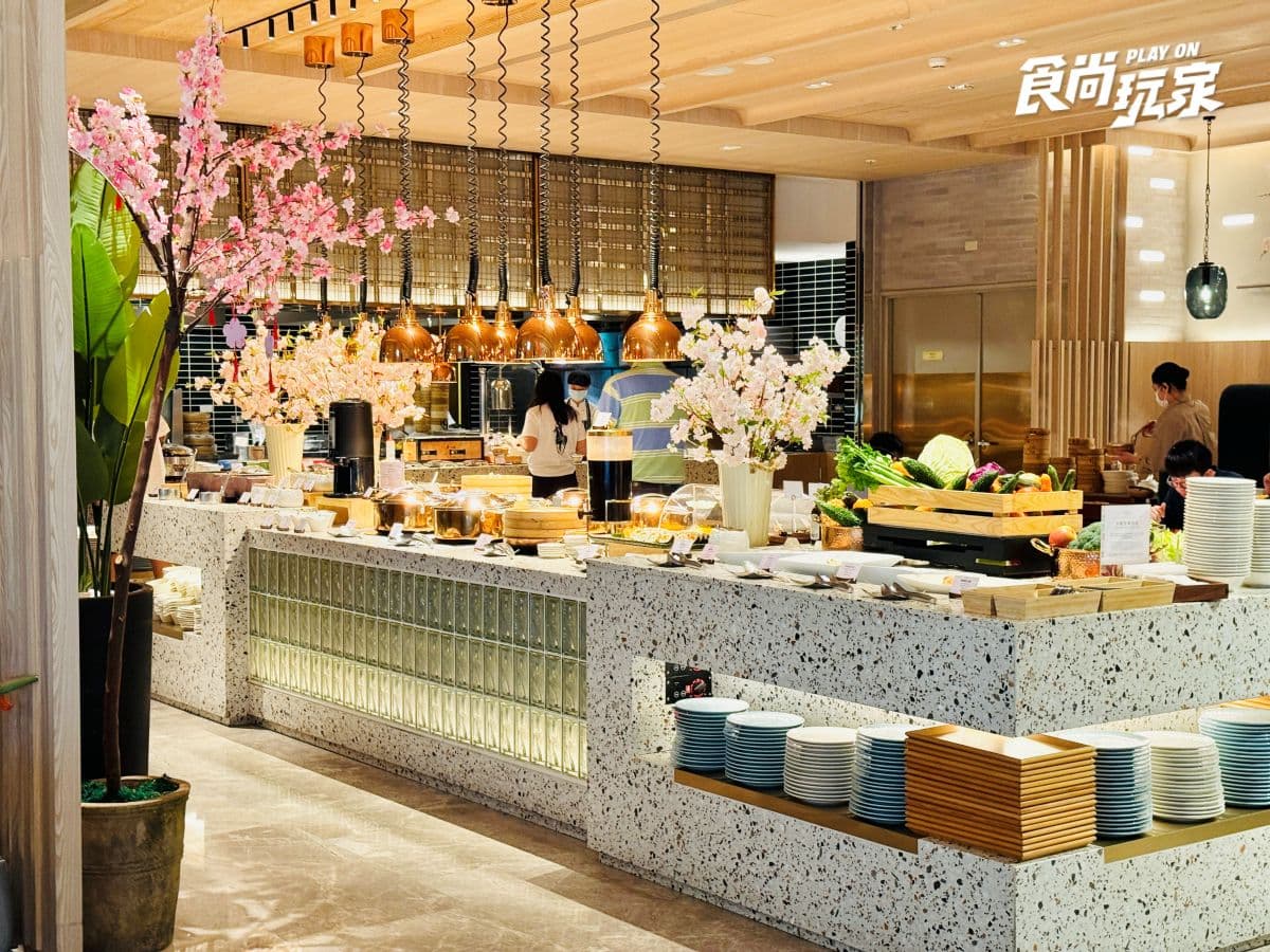 豪華早餐吃到飽!高雄日航酒店開箱:入住家庭房、美拍空中泳池、享受三溫暖 豪華早餐吃到飽!高雄日航酒店開箱:入住家庭房、美拍空中泳池、享受三溫暖