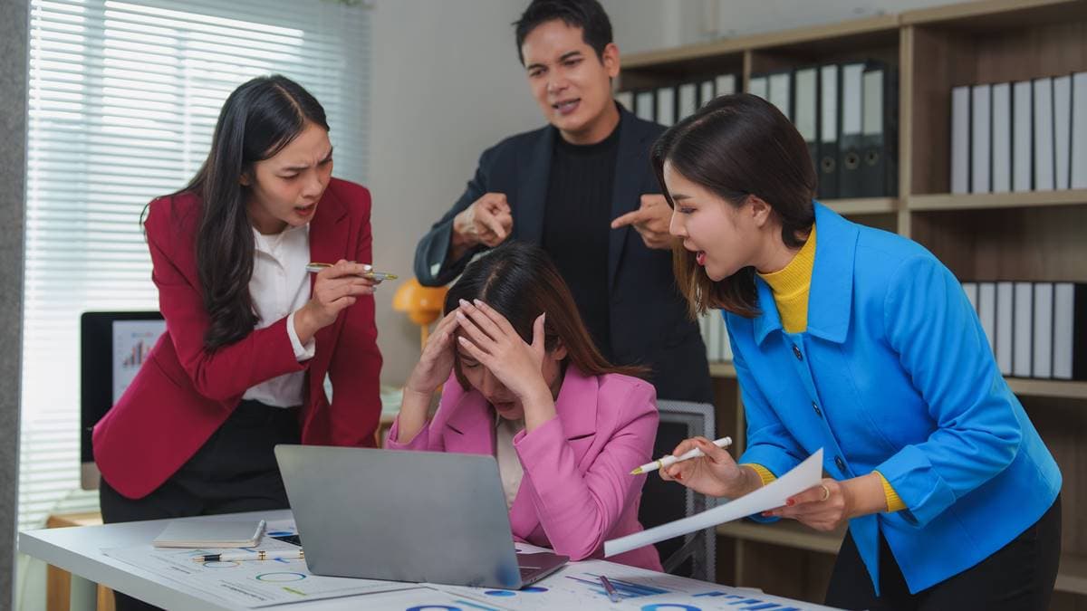 最討厭的同事行為Top8!愛說閒話、倚老賣老都上榜,「第1名」讓人想離職 最討厭的同事行為Top8!愛說閒話、倚老賣老都上榜,「第1名」讓人想離職
