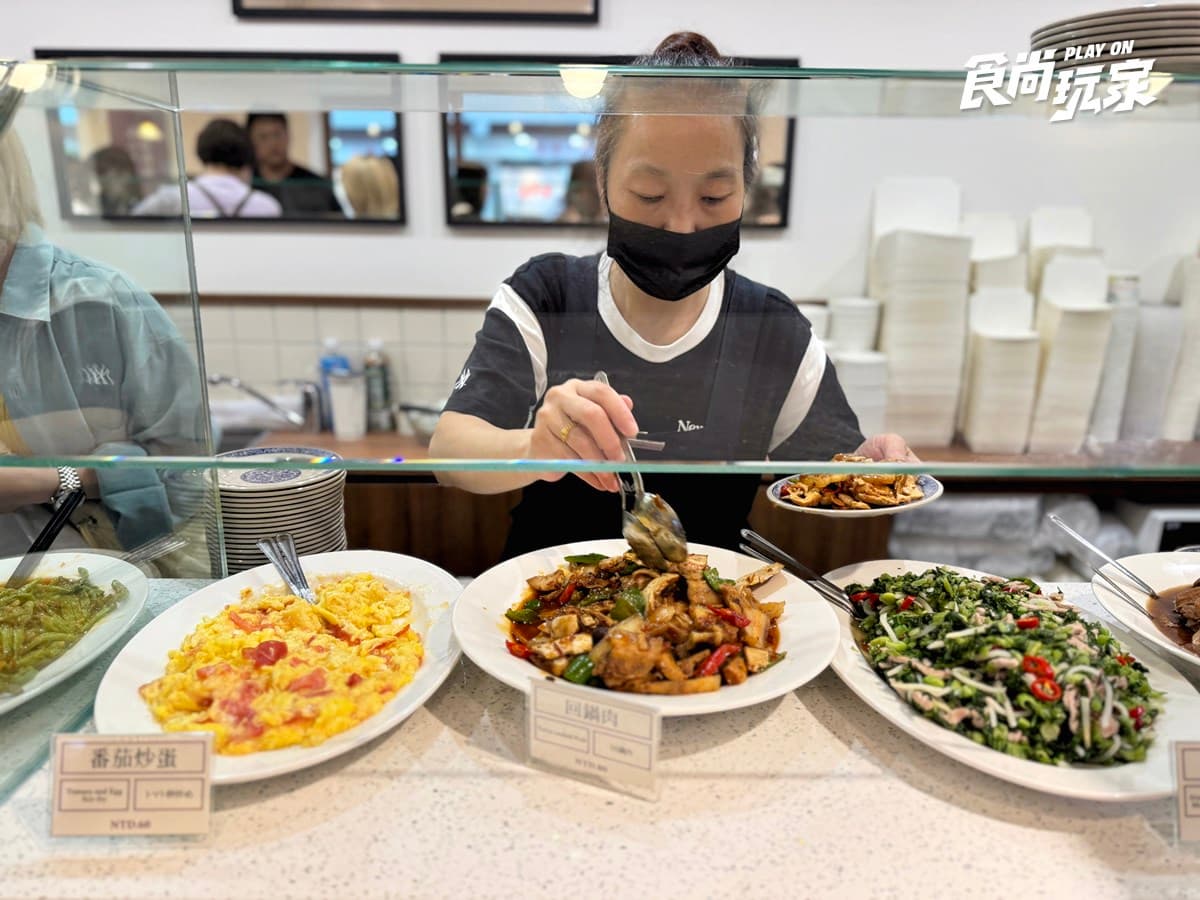 40年老字號「最強清粥小菜」插旗信義!25元起爽嗑家常菜,必點Q嫩紅燒蹄膀 40年老字號「最強清粥小菜」插旗信義!25元起爽嗑家常菜,必點Q嫩紅燒蹄膀