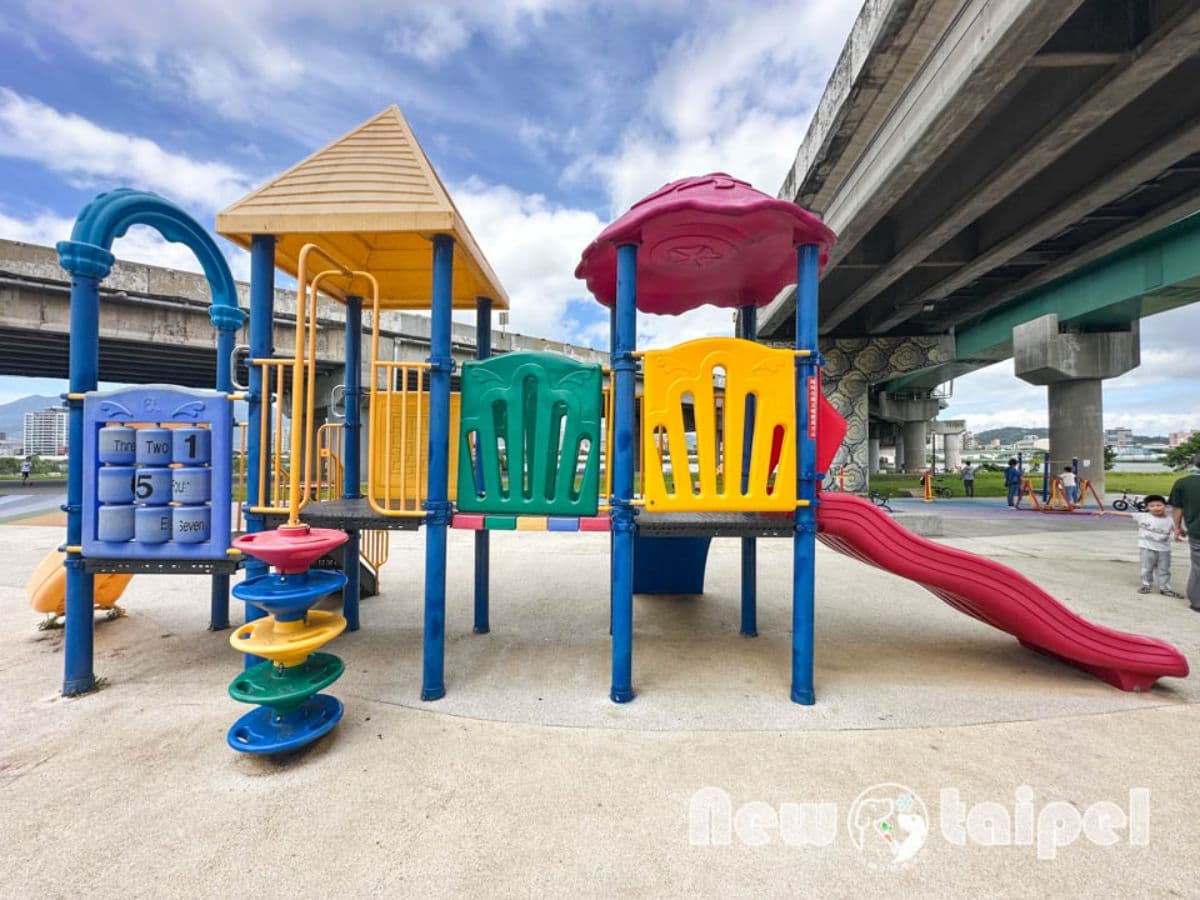 新北免費玩水景點+1!全新「花漾水樂園」這天啟用,緊鄰溜滑梯遊樂場 新北免費玩水景點+1!全新「花漾水樂園」這天啟用,緊鄰溜滑梯遊樂場
