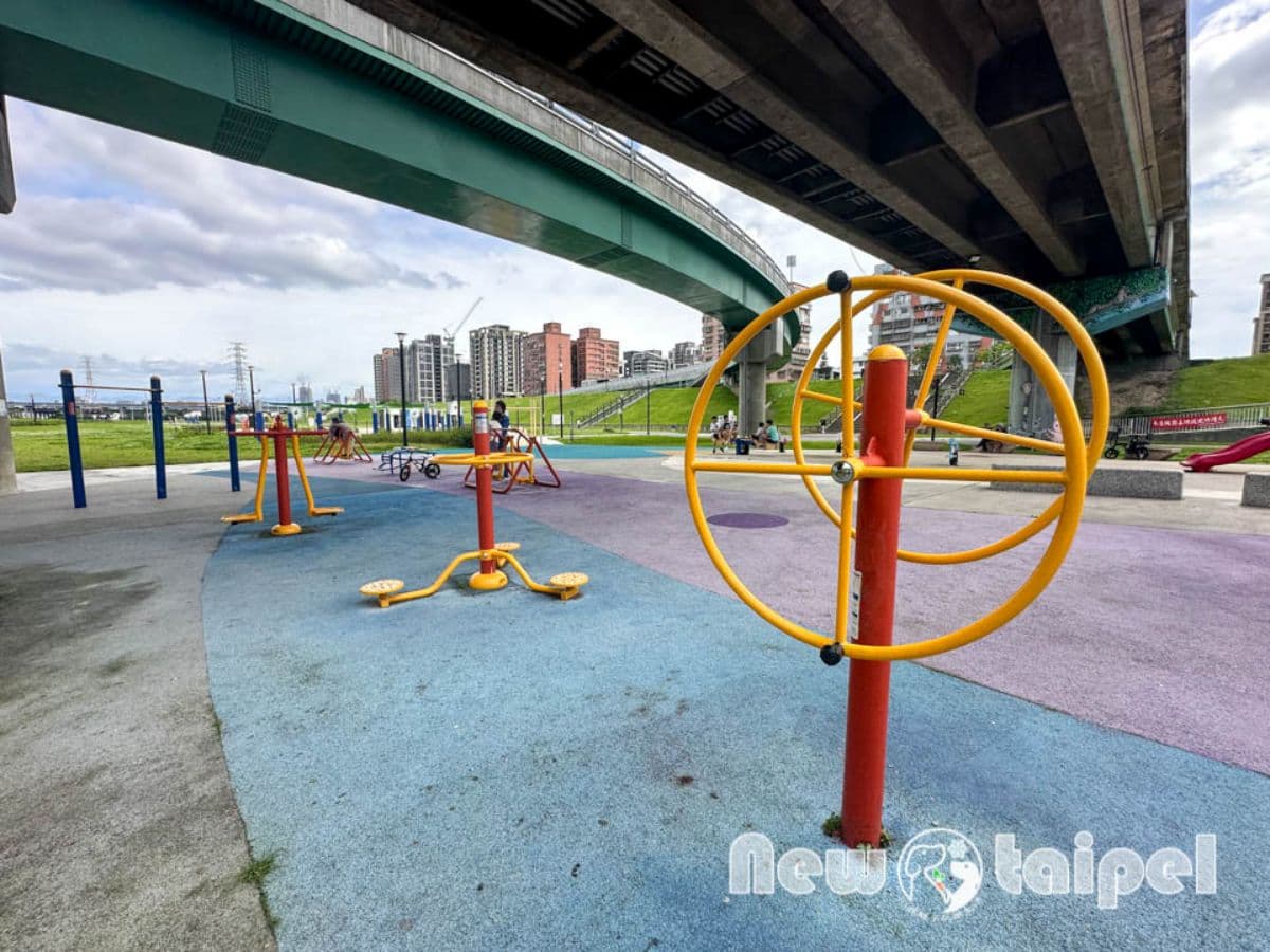 新北免費玩水景點+1!全新「花漾水樂園」這天啟用,緊鄰溜滑梯遊樂場 新北免費玩水景點+1!全新「花漾水樂園」這天啟用,緊鄰溜滑梯遊樂場