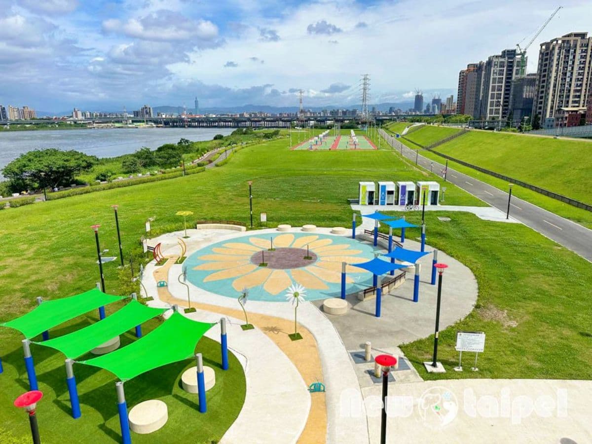 2026全台玩水景點Top33!全新親水公園、野溪祕境、海水浴場,通通免費玩! 新北免費玩水景點+1!全新「花漾水樂園」這天啟用,緊鄰溜滑梯遊樂場