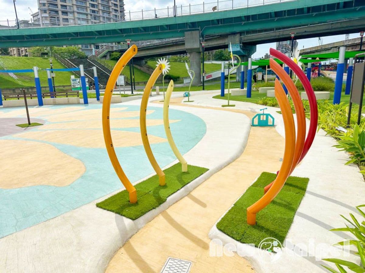 新北免費玩水景點+1!全新「花漾水樂園」這天啟用,緊鄰溜滑梯遊樂場 新北免費玩水景點+1!全新「花漾水樂園」這天啟用,緊鄰溜滑梯遊樂場