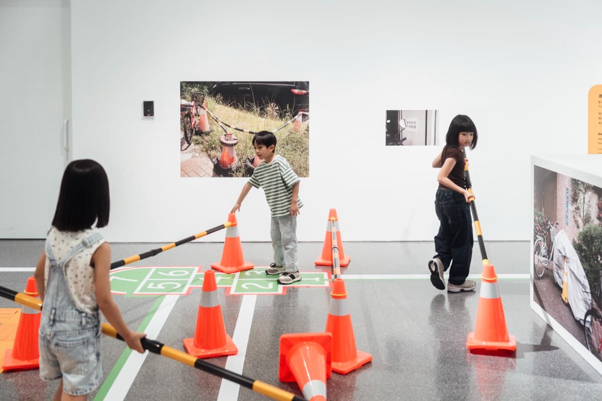 上百個大型積木小孩玩瘋了!暑假最新展覽「闖關遊戲+貼紙牆」,18歲以下免費 上百個大型積木小孩玩瘋了!暑假最新展覽「闖關遊戲+貼紙牆」,18歲以下免費