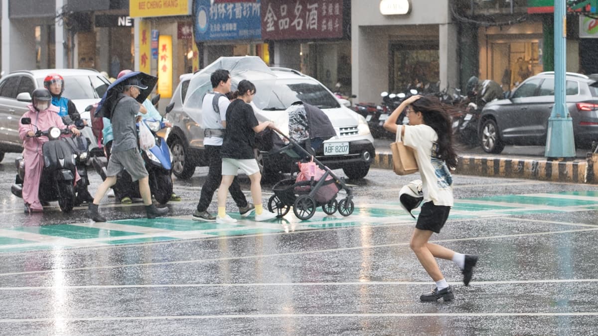 明天停班停課最新通知!「北北基等12縣市」宣布颱風假,全台風雨時程一覽 明天停班停課最新通知!「北北基等12縣市」宣布颱風假,全台風雨時程一覽