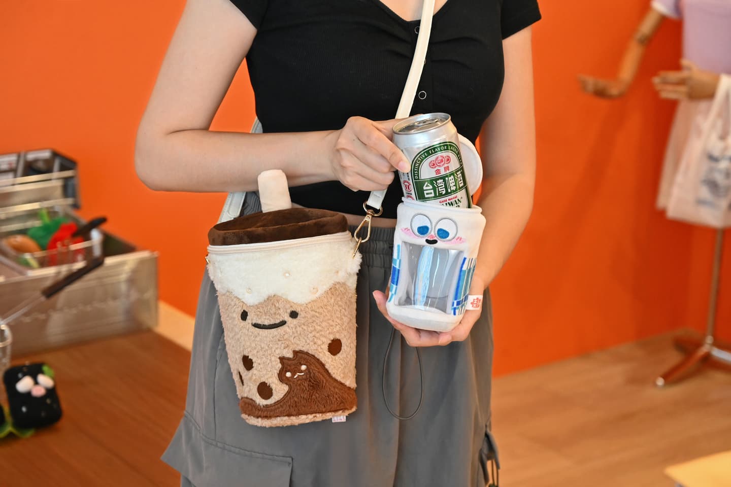 全台最大絨毛玩偶樂園!鹽酥雞DIY、玩總5+三麗鷗新品,HOLA哆啦A夢新品一次看 全台最大絨毛玩偶樂園!鹽酥雞DIY、玩總5+三麗鷗新品,HOLA哆啦A夢新品一次看