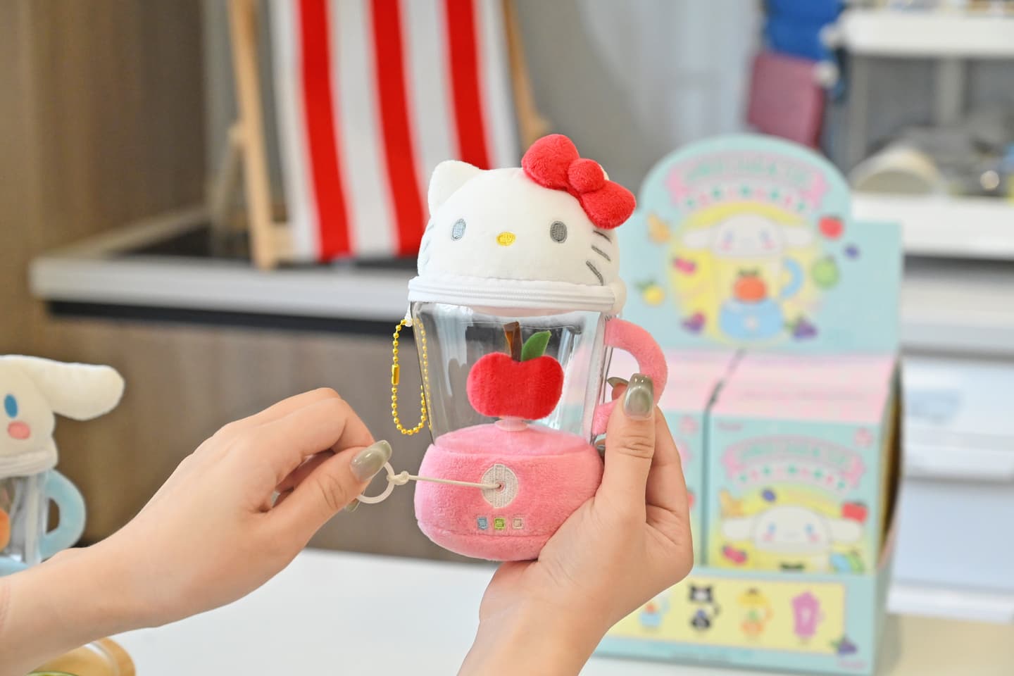 全台最大絨毛玩偶樂園!鹽酥雞DIY、玩總5+三麗鷗新品,HOLA哆啦A夢新品一次看 全台最大絨毛玩偶樂園!鹽酥雞DIY、玩總5+三麗鷗新品,HOLA哆啦A夢新品一次看