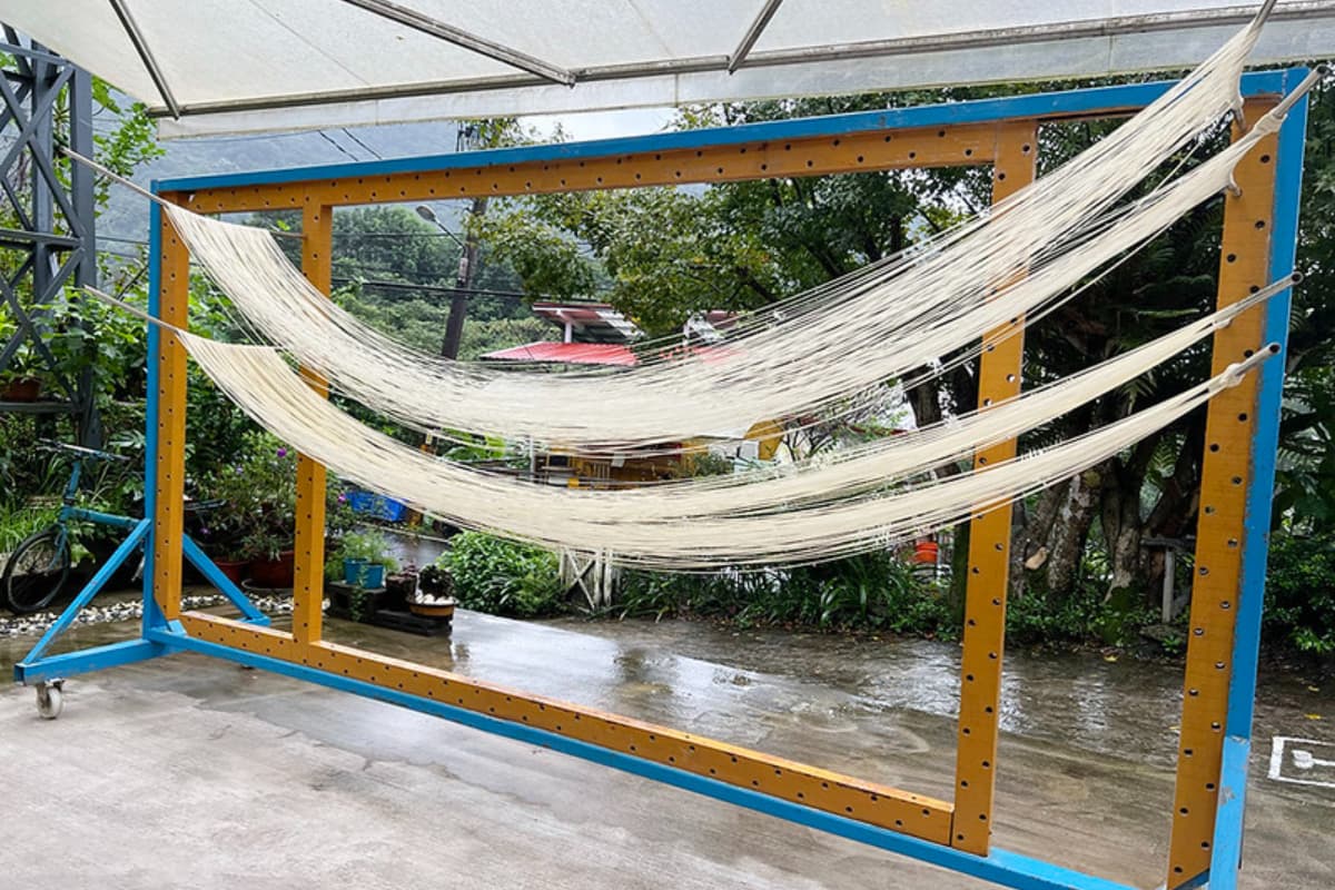 隱藏版山林日式流水麵!DIY甩麵、蔥油餅體驗,還能邊吃邊玩山泉流水撈麵 隱藏版山林日式流水麵!DIY甩麵、蔥油餅體驗,還能邊吃邊玩山泉流水撈麵