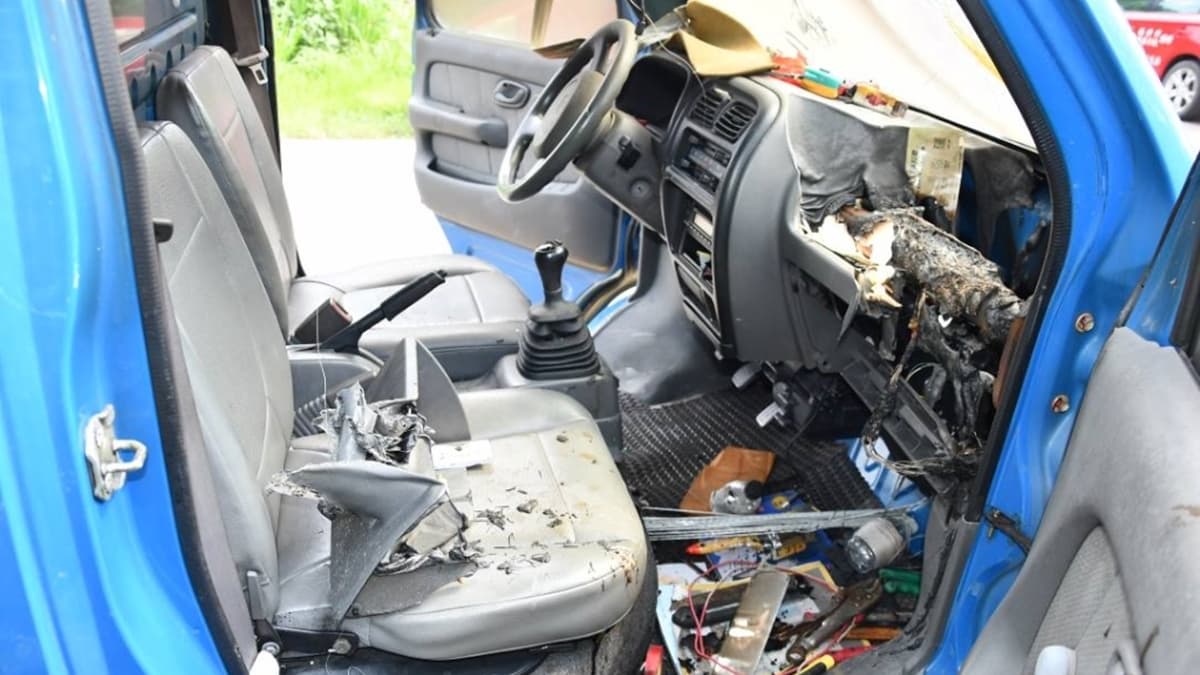 「車內放1物」竟起火燃燒!消防局警告10大危險品:手機、芳香劑都上榜