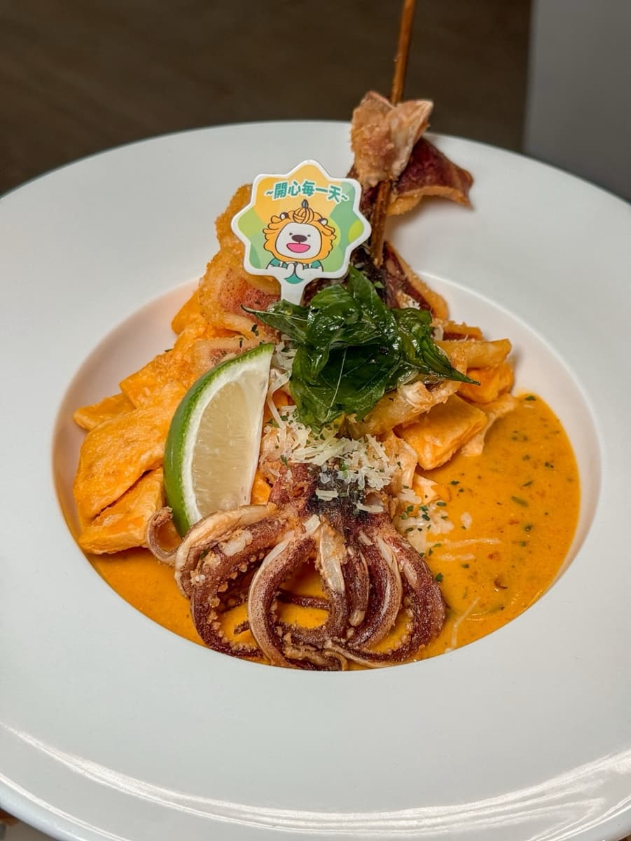 【港都雄好呷】送義式鮮奶油布蕾!NU PASTA 18道新品上桌,酥炸整隻魷魚超吸睛 【港都雄好呷】送義式鮮奶油布蕾!NU PASTA 18道新品上桌,酥炸整隻魷魚超吸睛