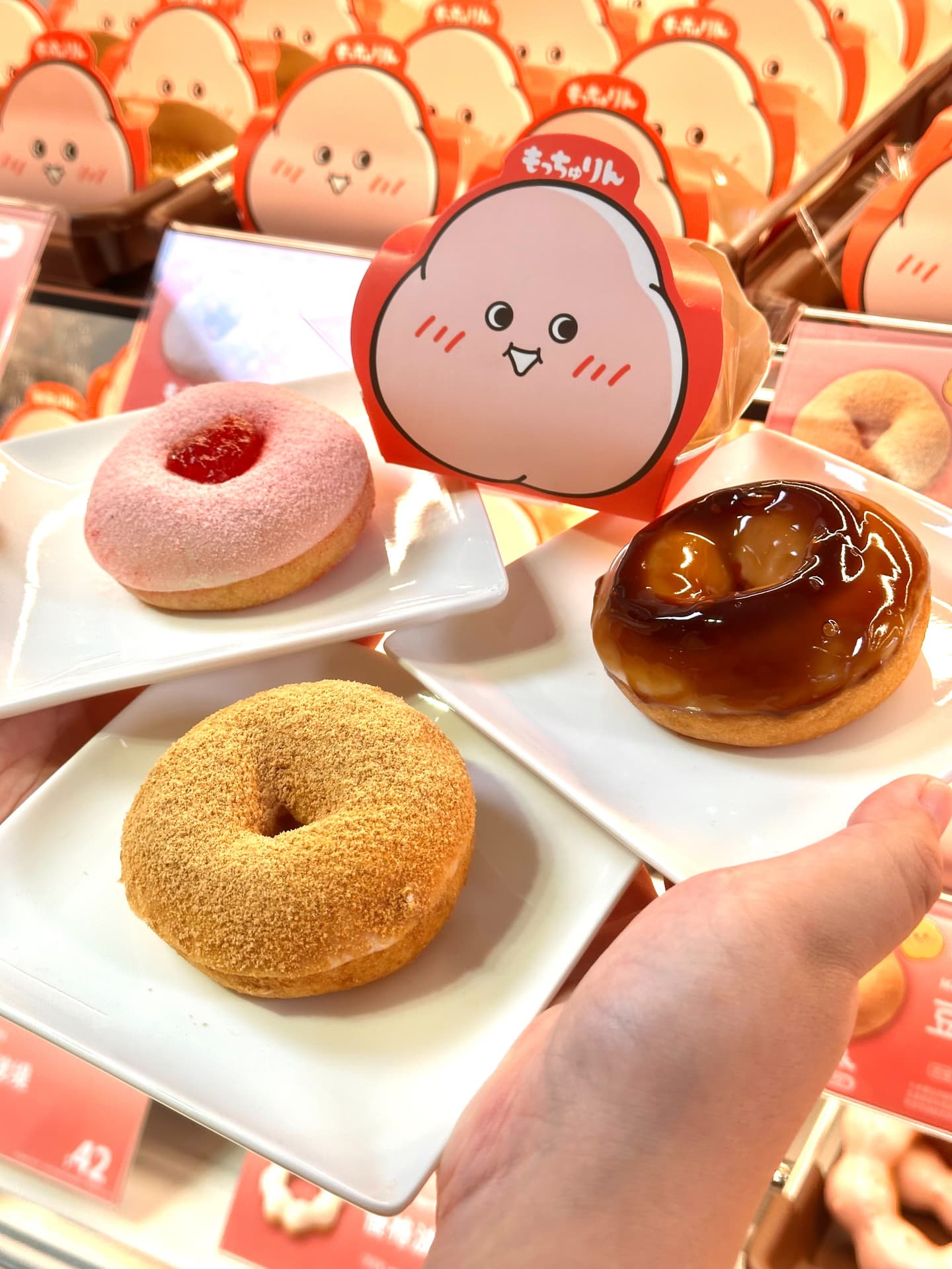 日本爆紅甜甜圈來了!Mister Donut「萌奇圈」超Q軟口感,5口味、買6送2 日本爆紅甜甜圈來了!Mister Donut「萌奇圈」超Q軟口感,5口味、買6送2