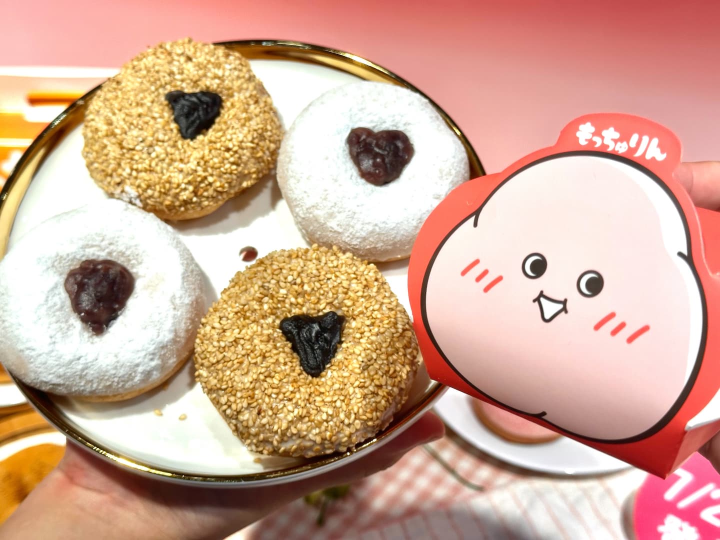 日本爆紅甜甜圈來了!Mister Donut「萌奇圈」超Q軟口感,5口味、買6送2 日本爆紅甜甜圈來了!Mister Donut「萌奇圈」超Q軟口感,5口味、買6送2