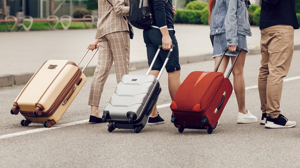 不是萬國通路、RIMOWA!網友讚「2行李箱」耐用又好推:這款去日本超方便