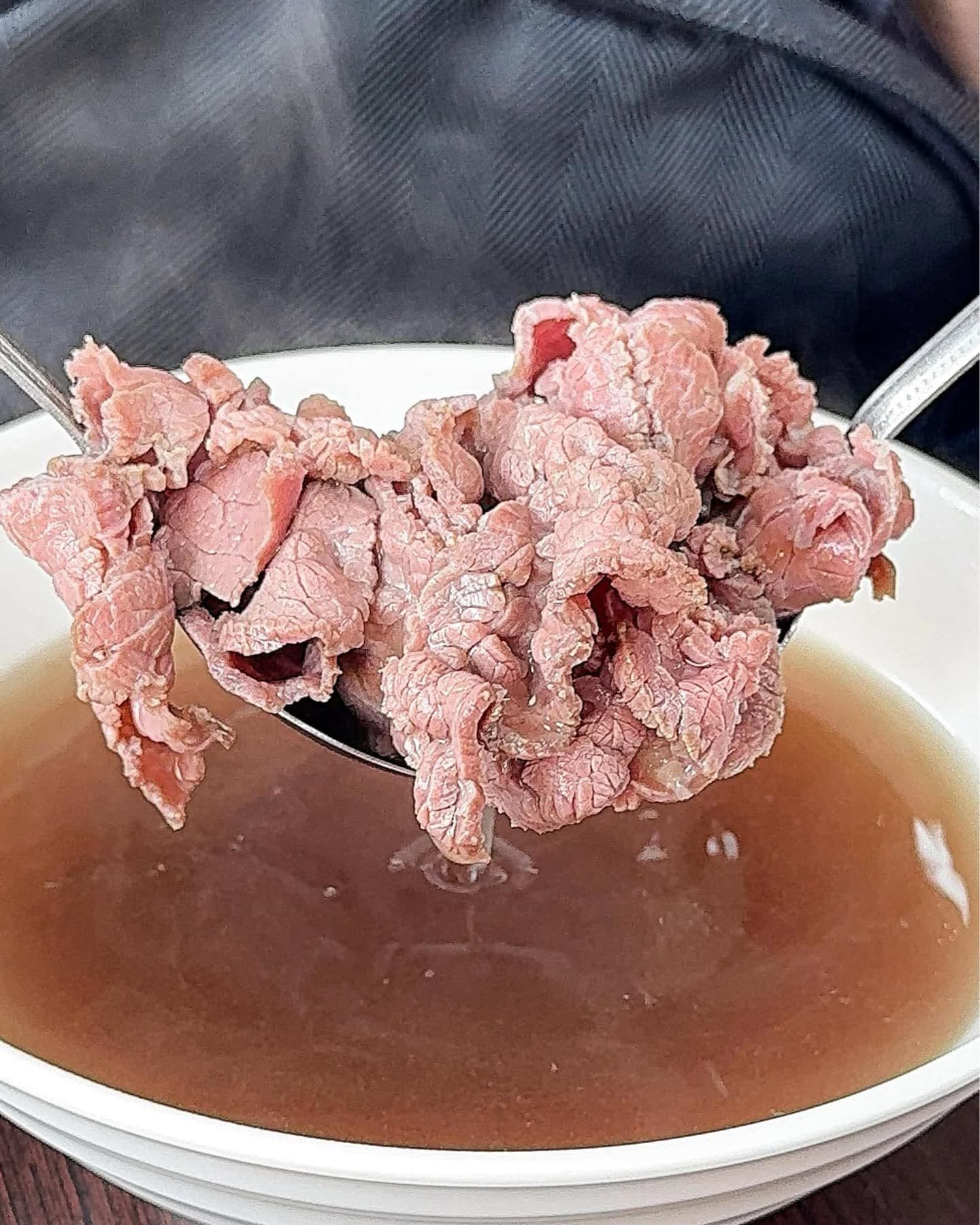 台南牛肉湯推薦!120元開喝牛肉湯、肉燥飯吃到飽,金曲歌后彭佳慧也來朝聖 台南牛肉湯推薦!120元開喝牛肉湯、肉燥飯吃到飽,金曲歌后彭佳慧也來朝聖