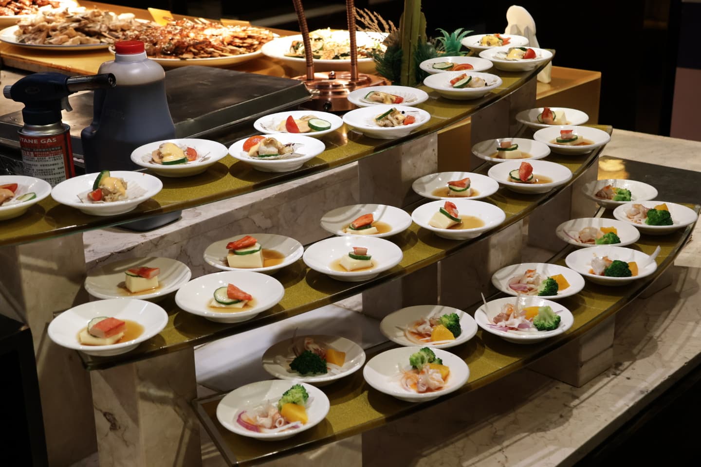 台中超狂Buffet!最低818元起,生魚片、牛肉湯、港點吃到飽,在地人最高7折 台中超狂Buffet!最低818元起,生魚片、牛肉湯、港點吃到飽,在地人最高7折