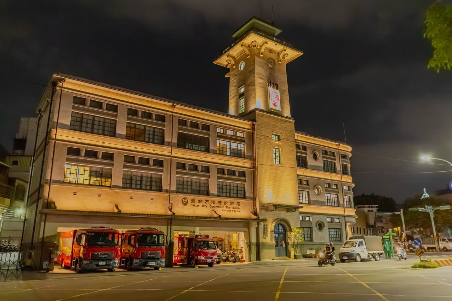台南夜景升級!點亮8處古蹟,七夕出現「巨型紅線」、月老廟互動裝置必玩 台南夜景升級!點亮8處古蹟,七夕出現「巨型紅線」、月老廟互動裝置必玩