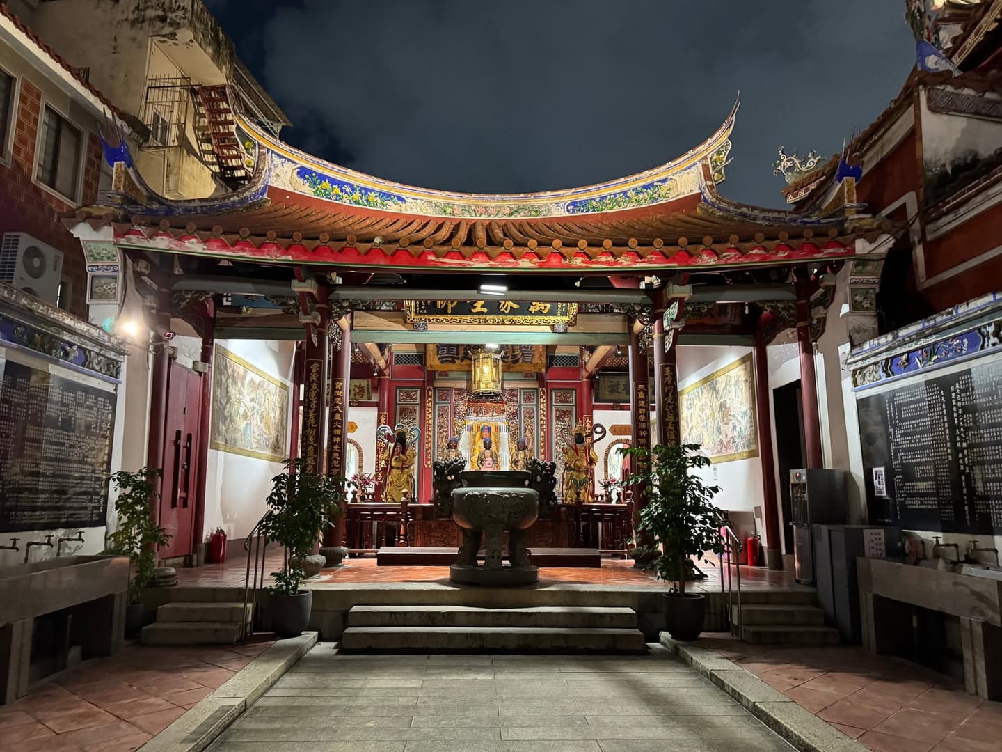 台南夜景升級!點亮8處古蹟,七夕出現「巨型紅線」、月老廟互動裝置必玩 台南夜景升級!點亮8處古蹟,七夕出現「巨型紅線」、月老廟互動裝置必玩