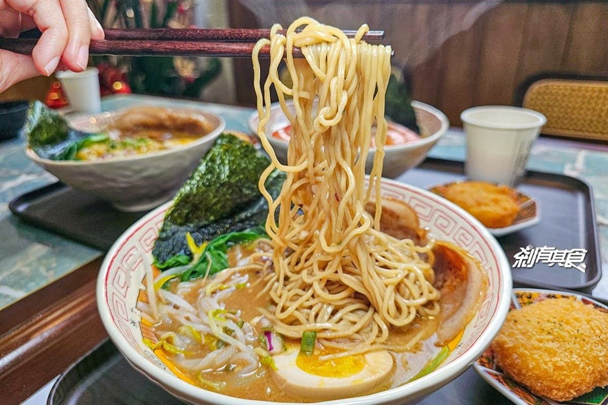 275元吃到飽!「高CP值拉麵」飲料冰淇淋、白飯無限續,免費電動玩到爽 275元吃到飽!「高CP值拉麵」飲料冰淇淋、白飯無限續,免費電動玩到爽
