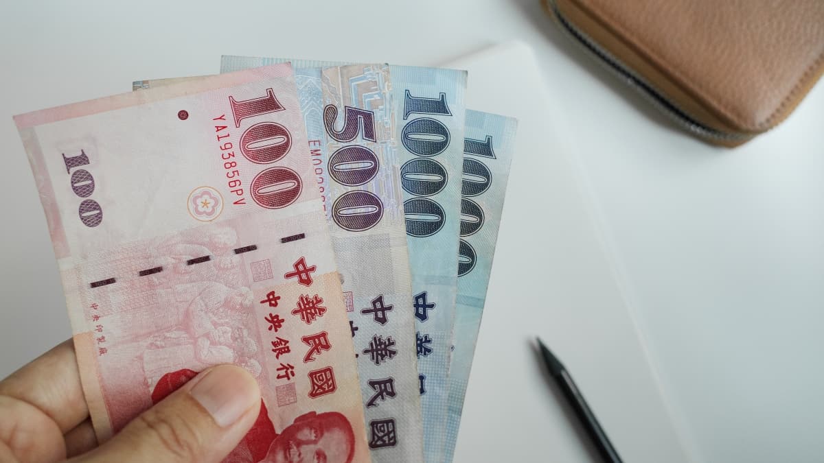 「赤馬年」鬼月4生肖財運大爆發!屬蛇收入有望翻倍,情侶千萬別做這些事