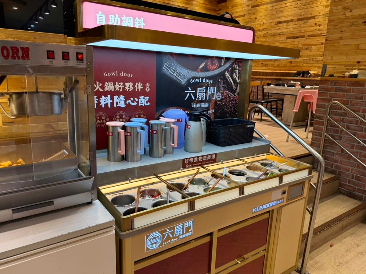 全台第1間「六扇門吃到飽店」!288元爽吃披薩、炸物,30款自助吧無限夾 全台第1間「六扇門吃到飽店」!288元爽吃披薩、炸物,30款自助吧無限夾
