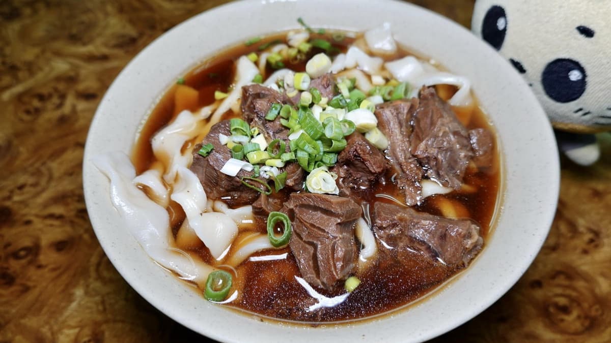 半夜想吃牛肉麵不要叫女友煮!台北6間深夜牛肉麵:24小時、必比登、免費續麵 半夜想吃牛肉麵不要叫女友煮!台北6間深夜牛肉麵:24小時、必比登、免費續麵