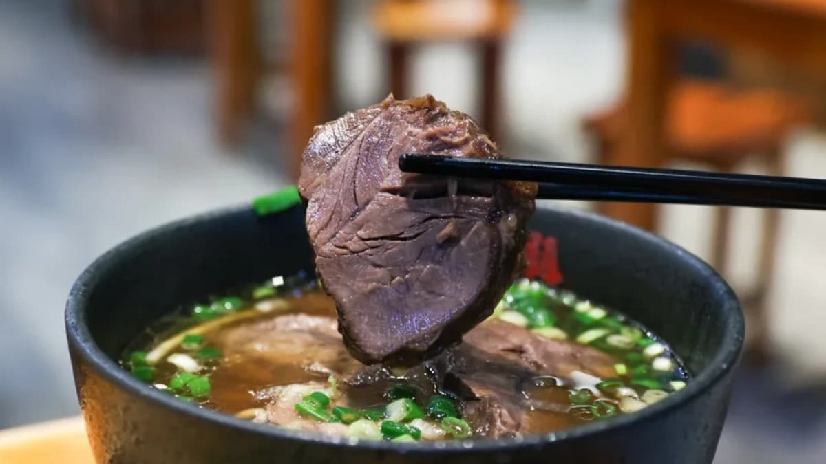 半夜想吃牛肉麵不要叫女友煮!台北6間深夜牛肉麵:24小時、必比登、免費續麵 半夜想吃牛肉麵不要叫女友煮!台北6間深夜牛肉麵:24小時、必比登、免費續麵