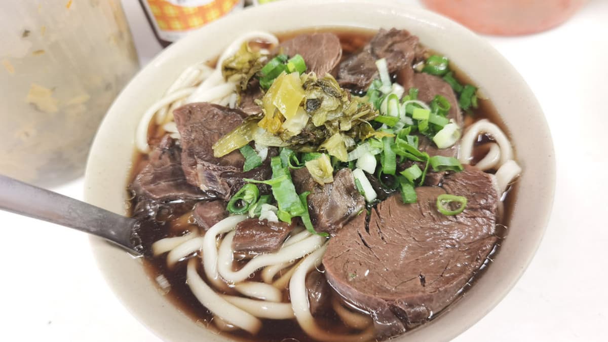 半夜想吃牛肉麵不要叫女友煮!台北6間深夜牛肉麵:24小時、必比登、免費續麵 半夜想吃牛肉麵不要叫女友煮!台北6間深夜牛肉麵:24小時、必比登、免費續麵