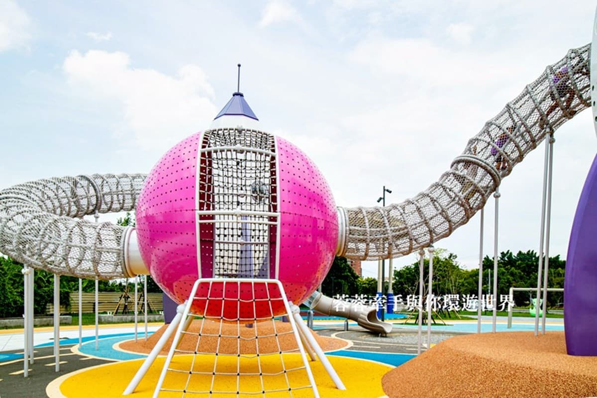 全新「太空主題公園」免費玩!2層樓火箭滑梯、飛碟星球太狂,4500坪超放電 全新「太空主題公園」免費玩!2層樓火箭滑梯、飛碟星球太狂,4500坪超放電